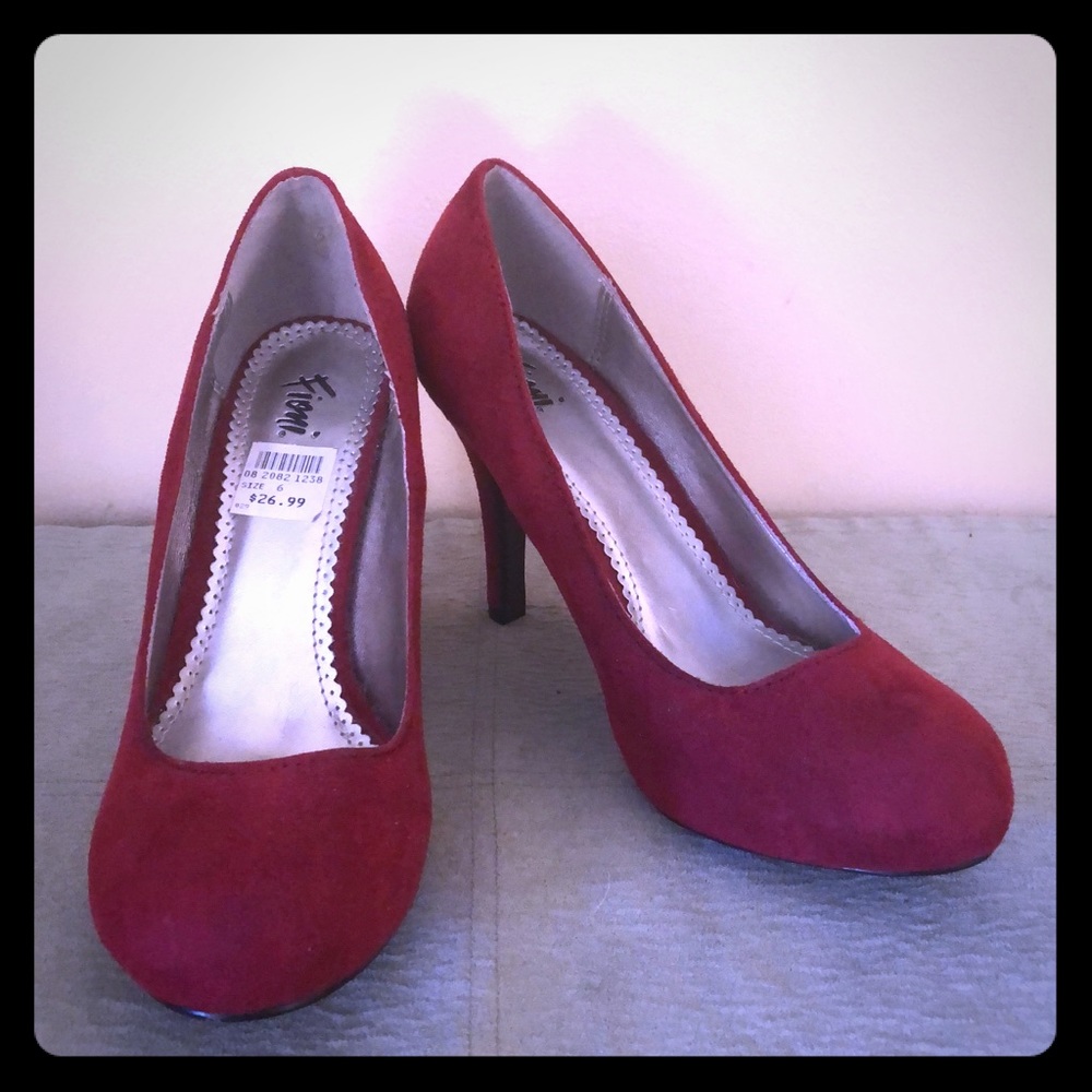 Fioni Faux Suede Red Heels NWT